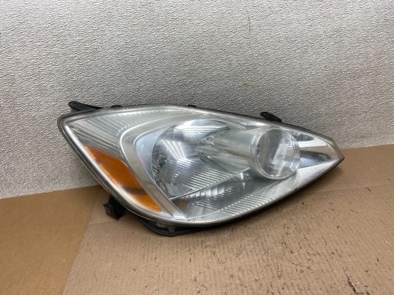 2004-2005 Toyota Sienna Right Passenger Halogen Headlight OEM Z6101 DW