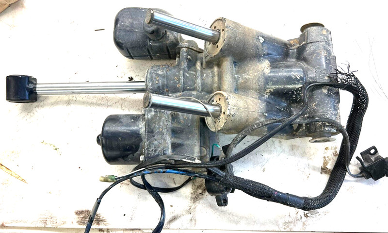 Johnson Evinrude 50 60 70 90 115 HP Tilt Trim Assembly 0434395 FRESHWATER!