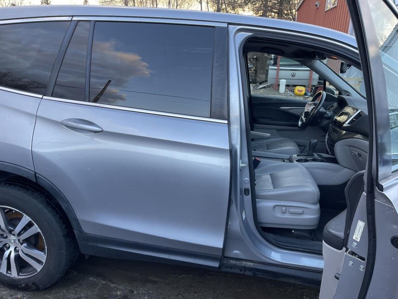 16-22 HONDA PILOT RIGHT ROCKER W/POST SILVER PC:NH830M 3.5L AWD 250K EX-L 63470