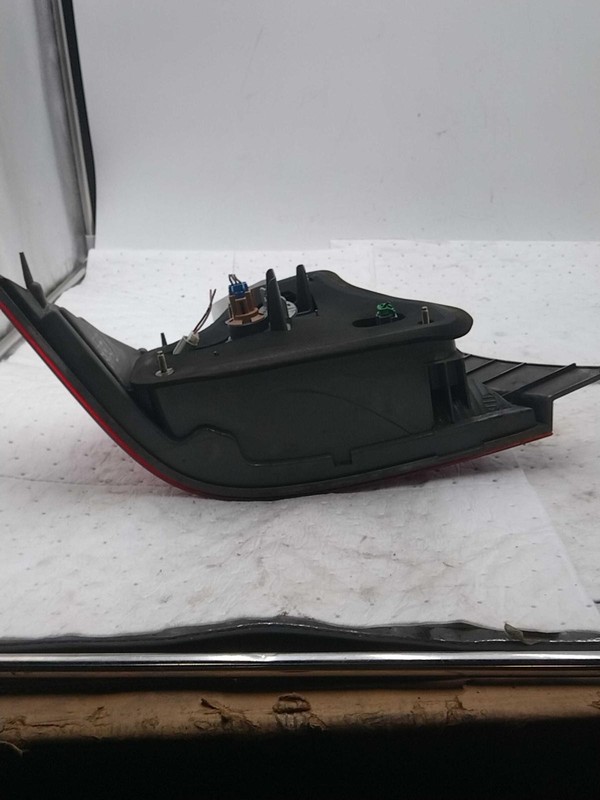 2001-2003 Honda Civic Right Tail Light Assembly OEM Used 569971 225K Miles