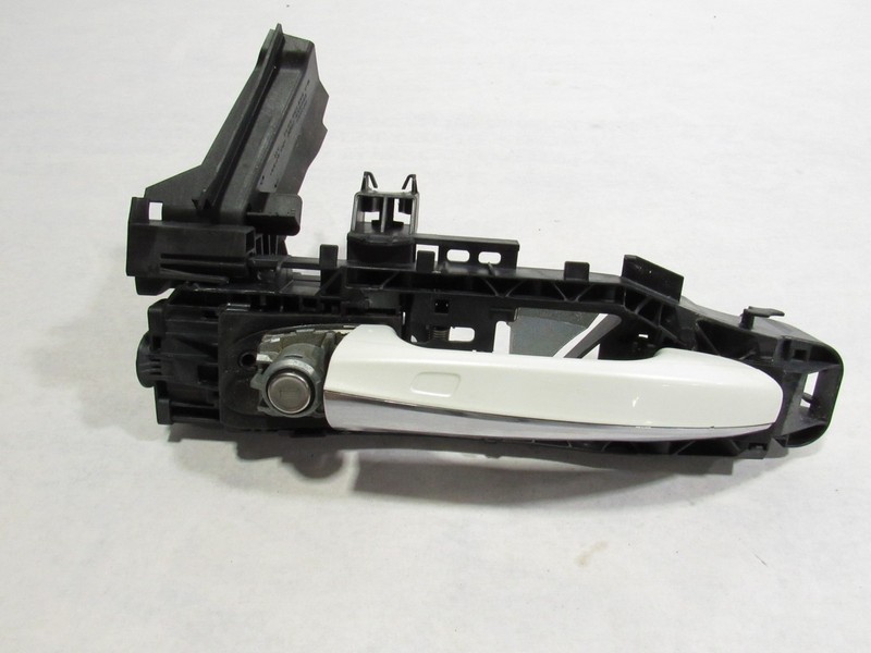 14-17 Mercedes S550 W222 2015 Front Left Driver Door Exterior Handle Bracket ;:O