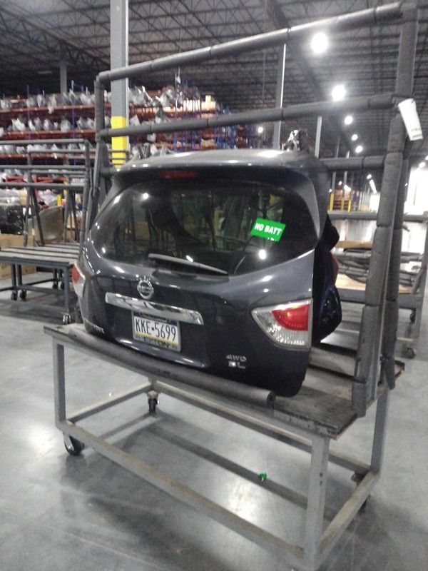 Used Deck Lid fits: 2014 Nissan Pathfinder manual lift w/o rear view camera Grad