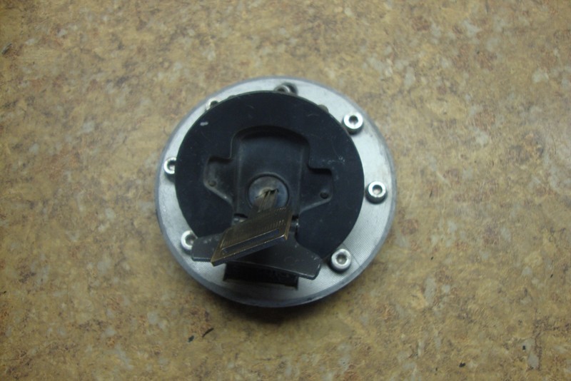 2003 Suzuki GSX-R600 GSXR6 GSXR600 Fuel Gas Cap Tank Lock Lid Key 03