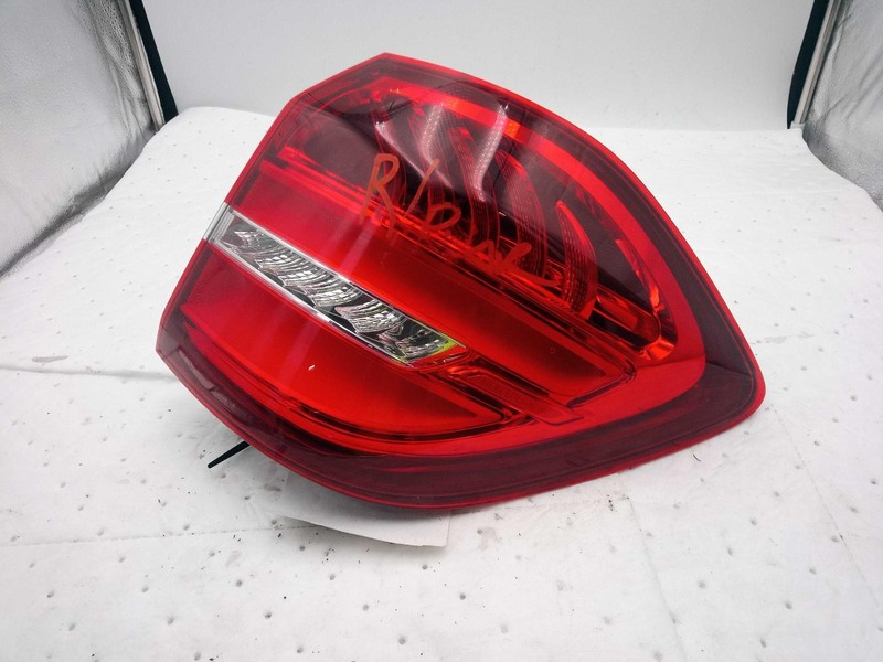 2018 MERCEDES GLS-CLASS Right Tail Light Assembly OEM Silver 1669060402