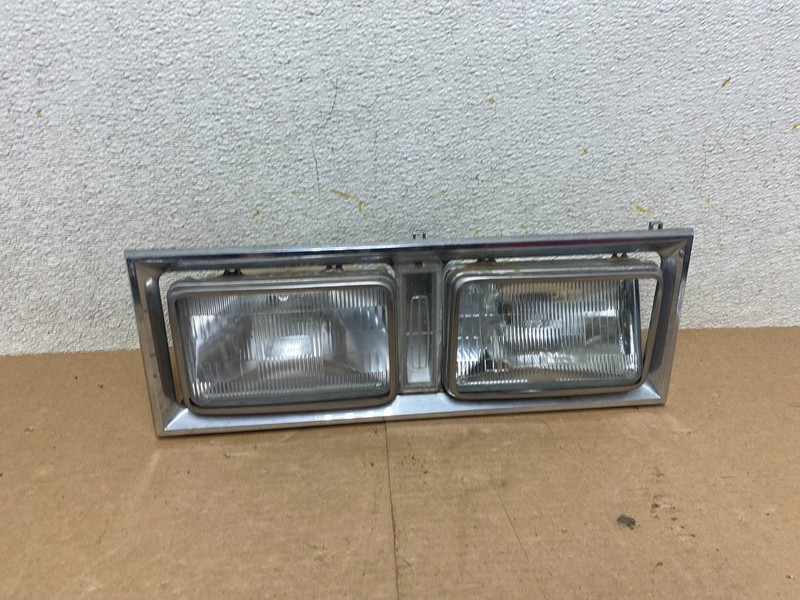 1980 to 1989 Lincoln Town Car Left Or Right HeadLight E0VB-130520-AH P2269 DG