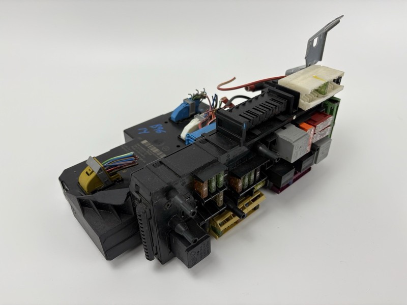 12-14 Mercedes W204 C250 C300 C350 Rear Fuse Relay Box Module 2049060205 OEM
