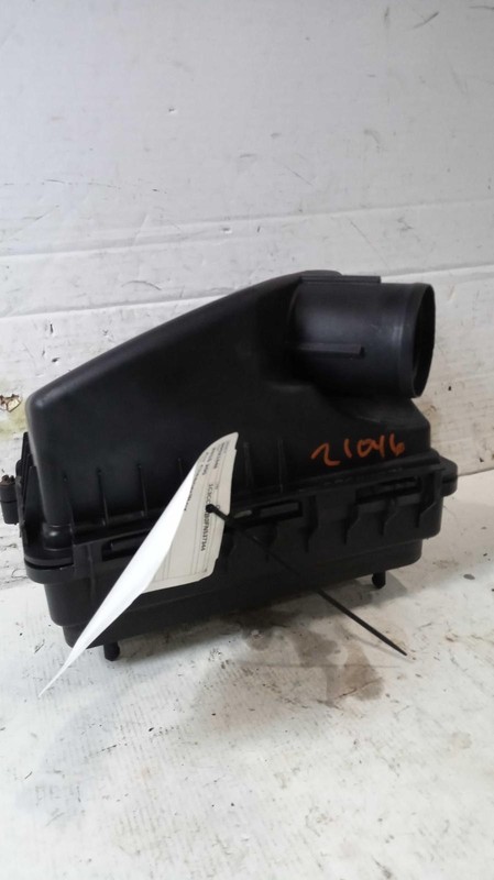 2015 Chrysler 200 Air Cleaner Assembly OEM 2.4L Used 120K Miles Silver