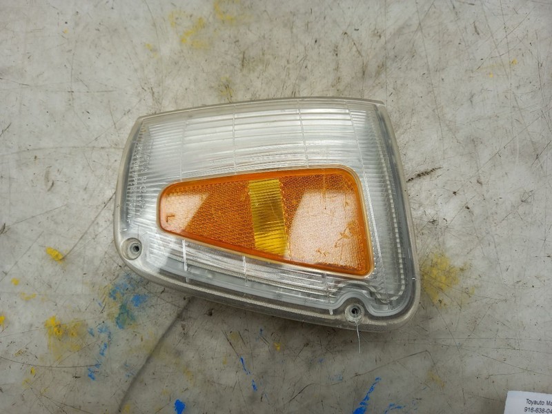 93 94 95 96 97 98 TOYOTA T100 DRIVER LEFT CORNER PARK TURN SIGNAL LIGHT