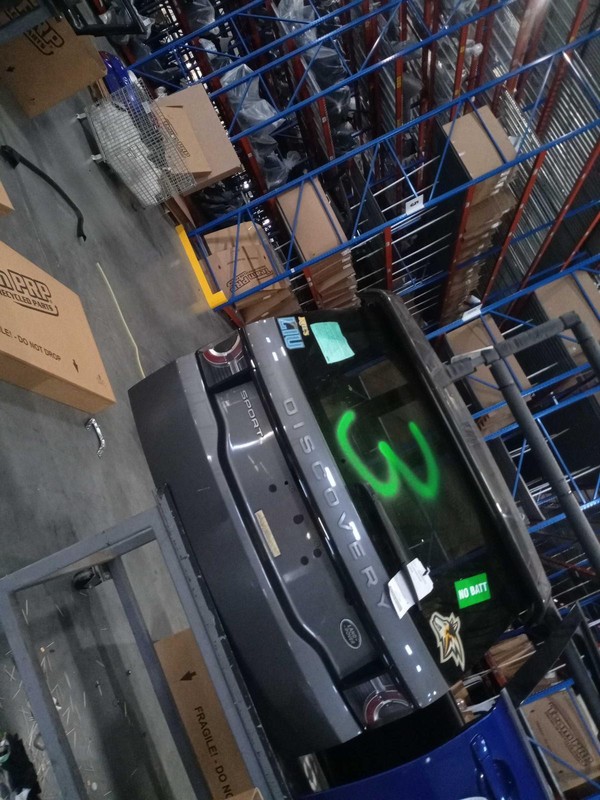 Used Deck Lid fits: 2018 Land rover Discovery sport SE manual lift w/camera Grad