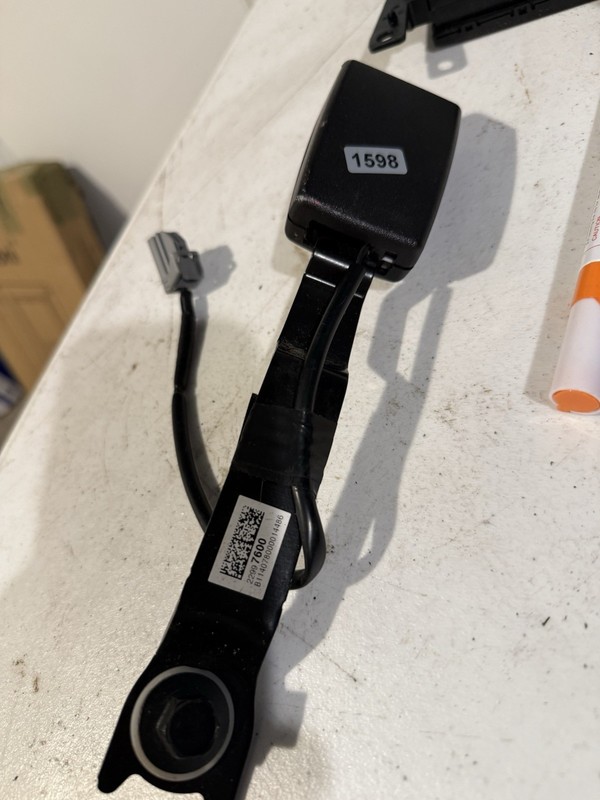 Seat Belt Front Bucket Passenger Buckle Fits 13-17 ENCLAVE 22997600