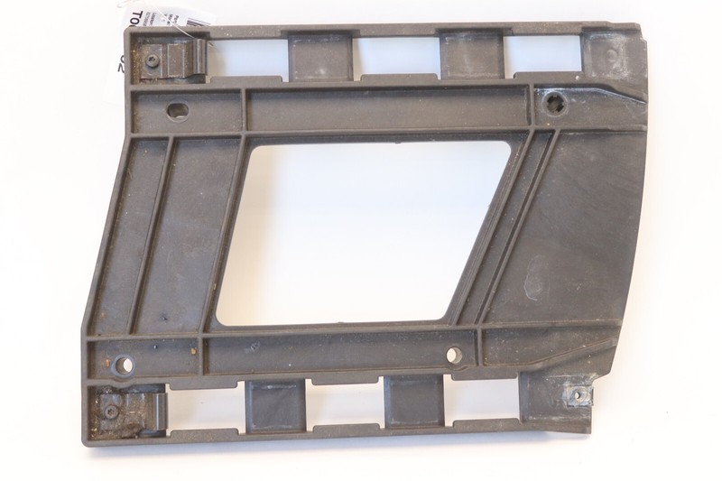 2019-2023 VOLVO VNL 760 D13 REINFORCEMENT COVER BRACKET MOUNT GUIDE 82758958 OEM
