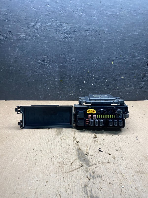 2005 2006 Jeep Grand Cherokee Fuse Box Multi-Function Relay Module Q9307 OE DG