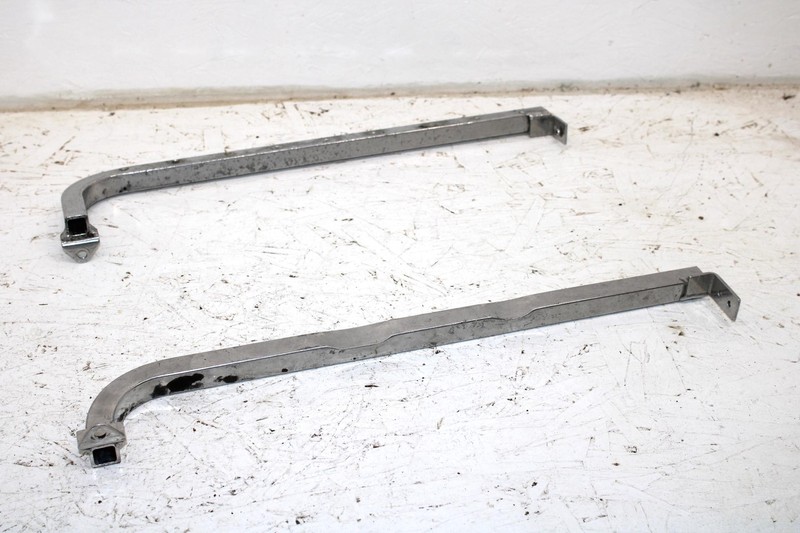1985 Yamaha Vmax Oem Front Bracket Support Set 8M6-2194Y-00-00 SY125