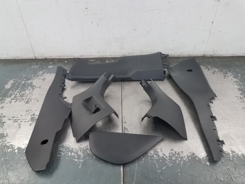 2013 Volkswagen Golf R AWD Interior Trim Panels #16682 M5