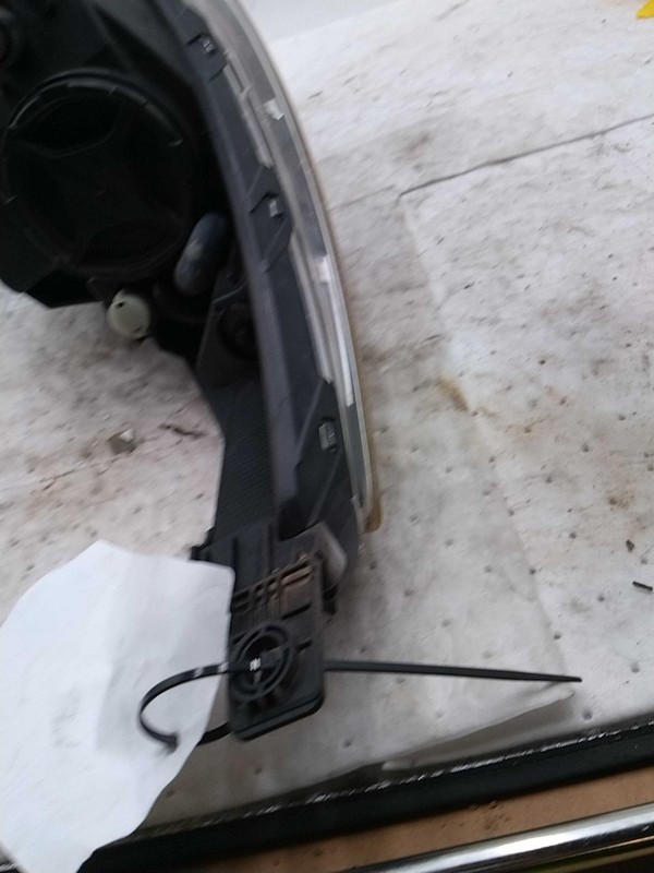 2018 Kia Sportage Left Headlight Assembly Grey Used OEM 631862 Fading Clear Coat