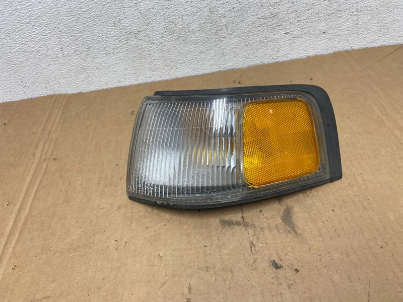 1996 to 1998 Mazda MPV Front Left Driver Side Turn Signal ad2734 DG