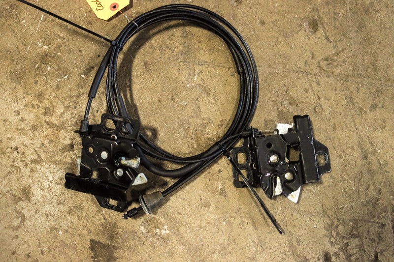 05-13 Chevrolet Corvette C6 Front Hood Latch & Cable Assembly OEM 15209368 *USED