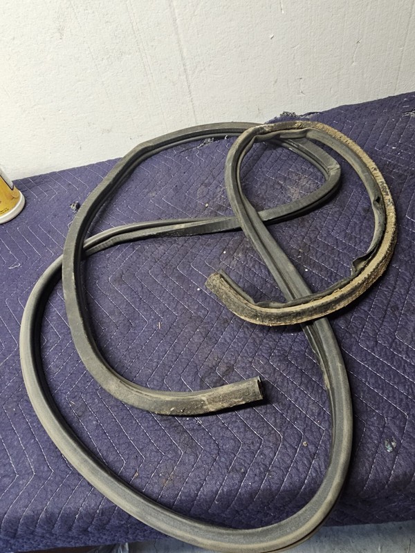 GMC C6500 DOORFRONT Passenger Seal 1998 Right