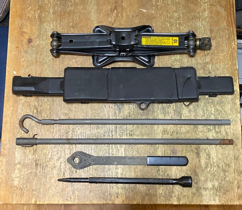 1988-1999 CHEVY GMC SILVERADO SUBURBAN TAHOE YUKON OEM COMPLETE JACK & TOOL KIT
