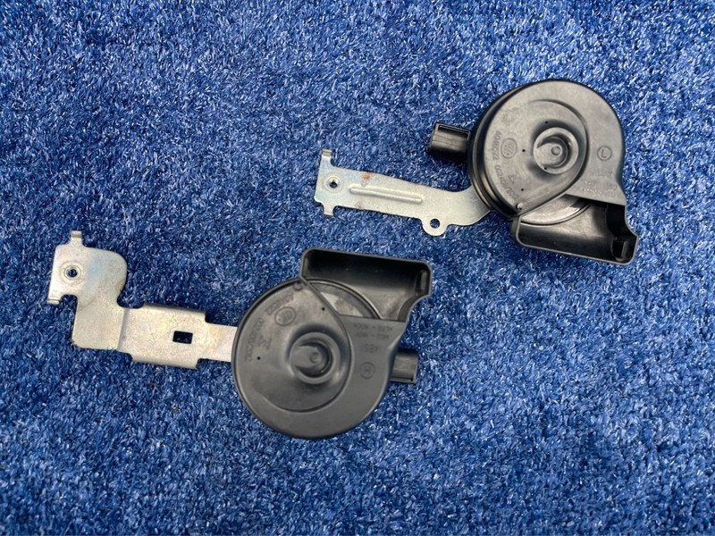 2015–2020 Audi A3 S3 High Low Tone Horn Set Left Right OEM 8V0951229 8V0951230