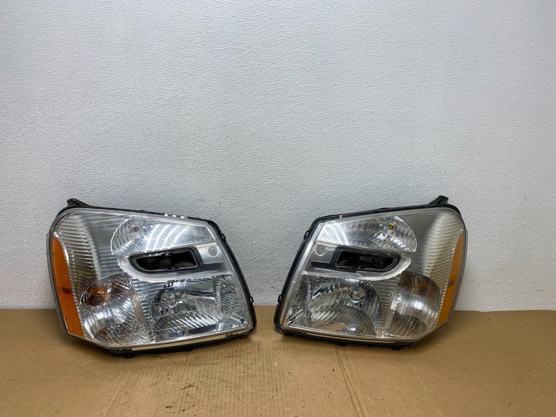 2005 to 2009 Chevrolet Equinox Left+Right Set Halogen Headlights AC7617 DW