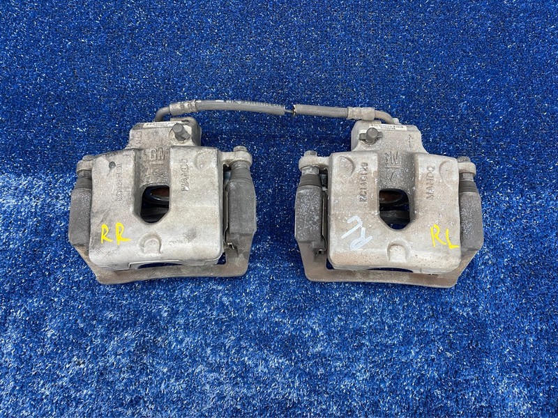 2010–2015 Chevrolet Camaro Rear Brake Caliper Set OEM 92199939 92199940