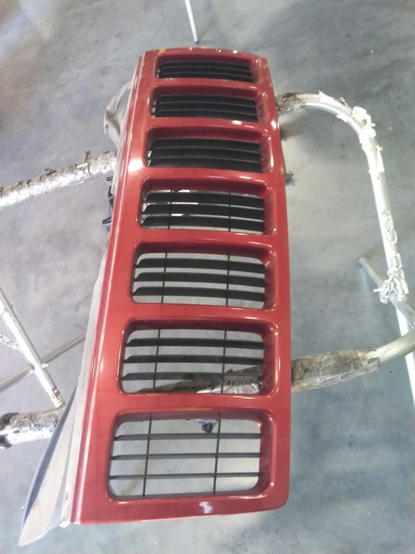 2010 Jeep Grand Cherokee Grille OEM Red Laredo 4DR SUV Used 173k Miles