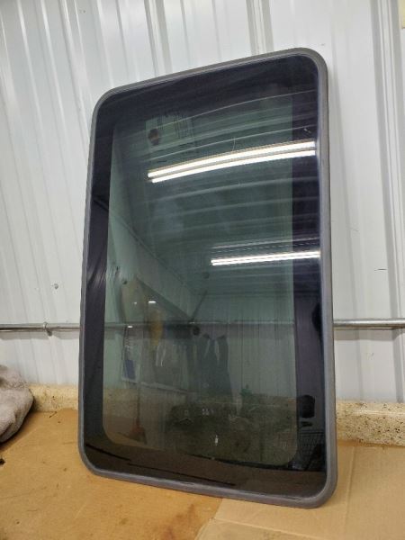 Roof Glass Fits 97-08 GRAND PRIX 284244