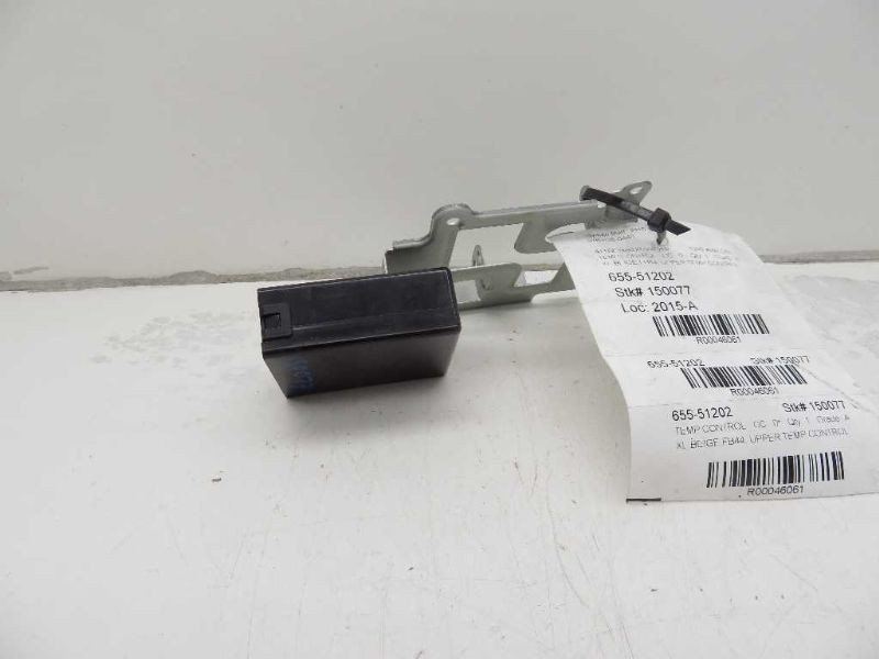 Temperature Control Upper Mounted Next To Radio XL Fits 97-99 AVALON 46061