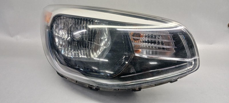 2014 KIA SOUL Right passenger headlight Headlamp halogen OEM 14
