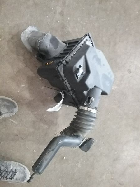 2010 2011 Cadillac SRX Air Cleaner Intake Box 3.0L Without Mass Air Flow Sensor