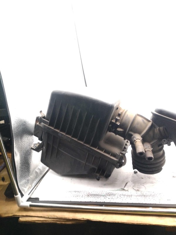 2015 KIA Sportage Air Cleaner Assembly OEM 2.4L Red 69K Miles 281102S100