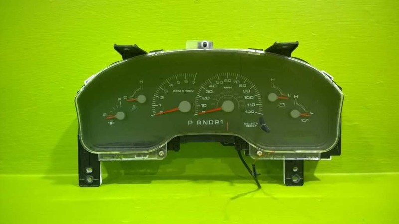 04 EXPEDITION SPEEDOMETER CLUSTER W/O MESSAGE CENTER 260K MILES OEM 3573-1