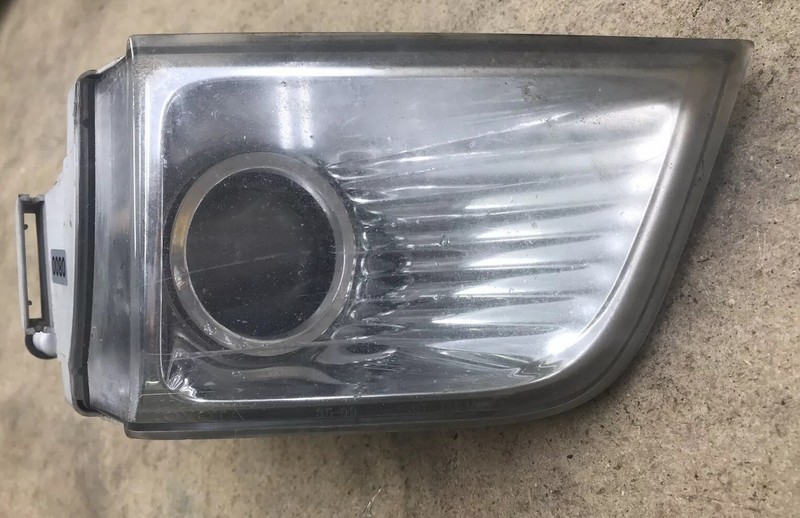 2003 - 2005 Toyota 4Runner RH Passenger Foglight Bumper Fog Lamp OEM