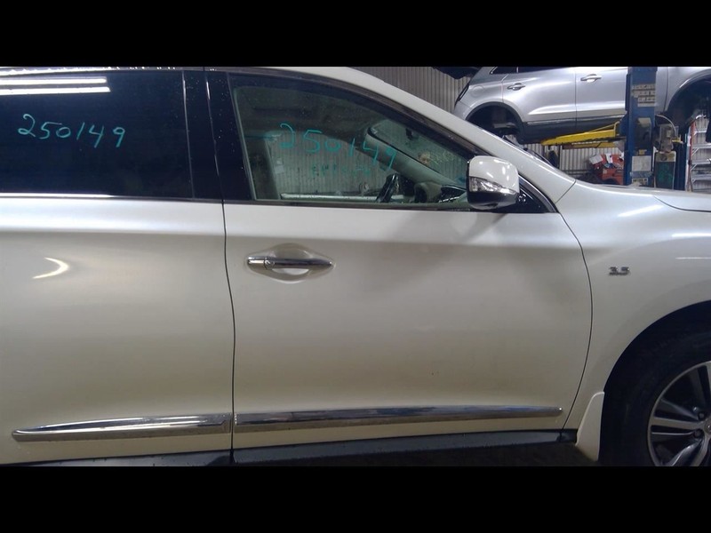 Passenger Right Front Door Fits 16-20 INFINITI QX60 1573320