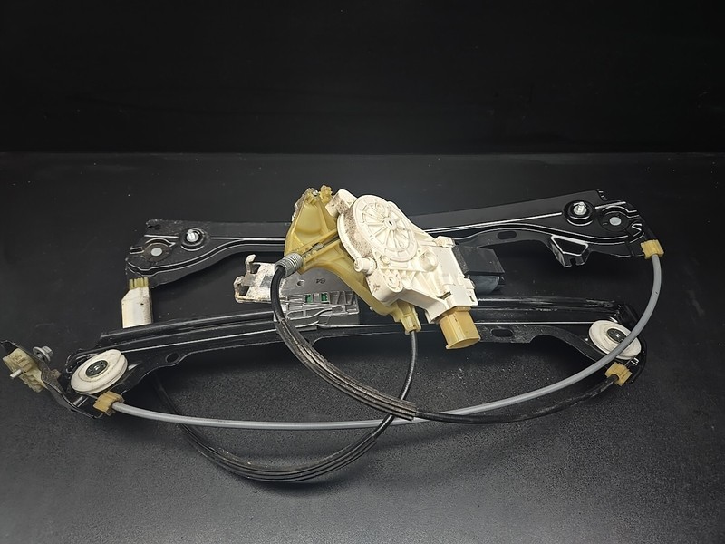 06-11 BMW E92 E93 COUPE 328i 335i Door Window Regulator Front Right 7191118 OEM