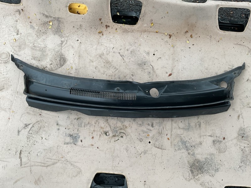 2009-2010 Dodge Journey Wiper Cowl Cover Used OEM 05116266AE