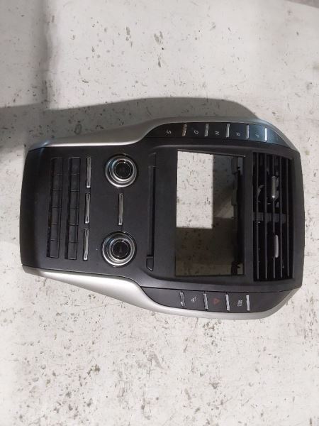 2019 Lincoln MKC Radio Control Panel Heated and Cooled Seats ID KJ7T-18D699-MC