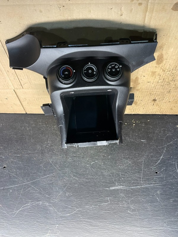 2014-2016 Mitsubishi Outlander A/C Heater Climate Control Radio Bezel W7089 DG