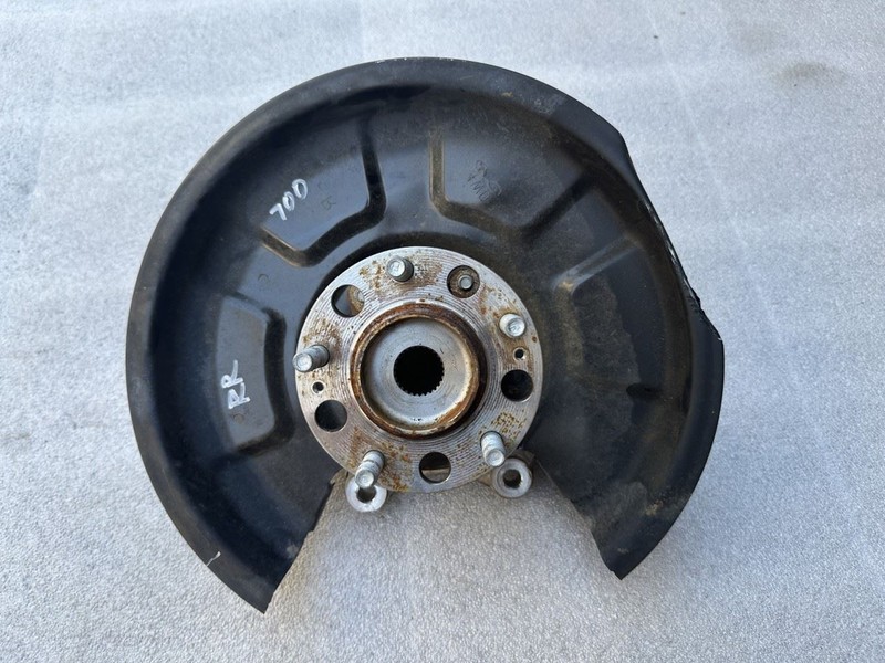 2017-2021 HYUNDAI TUCSON RIGHT PASSENGER SIDE REAR SPINDLE KNUCKLE HUB AWD