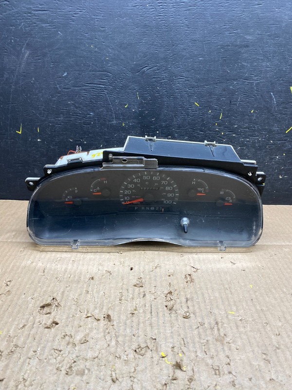 2001 - 2002 Ford Econoline E250 E350 Van Speedometer Instrument Cluster V1626 DG