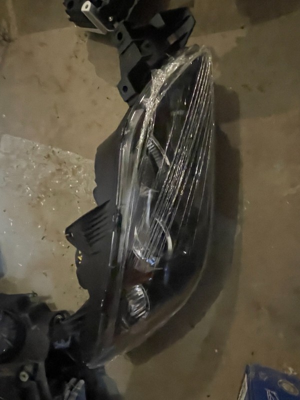 04-09 MAZDA 3 SEDAN RH HEADLIGHT ASSEMBLY - PASSENGER SIDE NEW