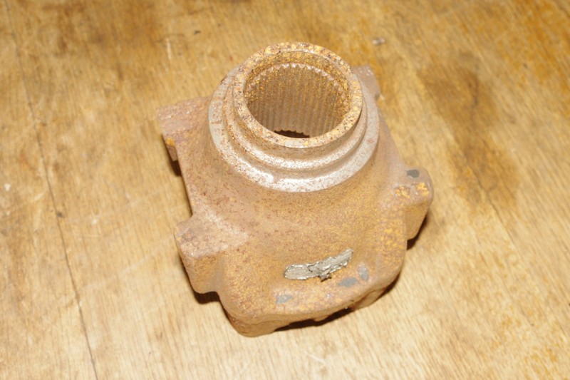 U-Joint Cast F140 39 M2AR *FREE SHIPPING*