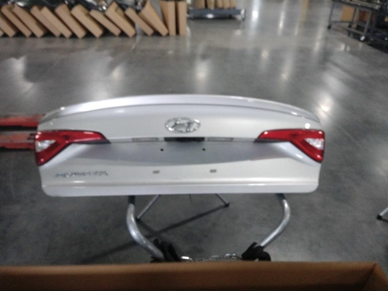 2015 Hyundai Sonata OEM Silver Deck Lid Trunk Lid 109K Miles 69200C2010