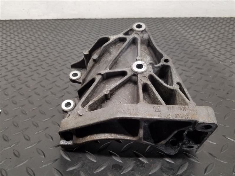 (02-14) Cadillac Escalade 4.8L 5.3L 6.0L 6.2L AC Compressor Bracket OEM 12643257