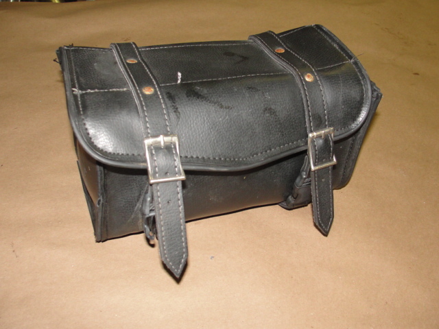 85 HONDA VT 1100 C SHADOW FRONT LEATHER STORAGE SADDLE TOOL BAG