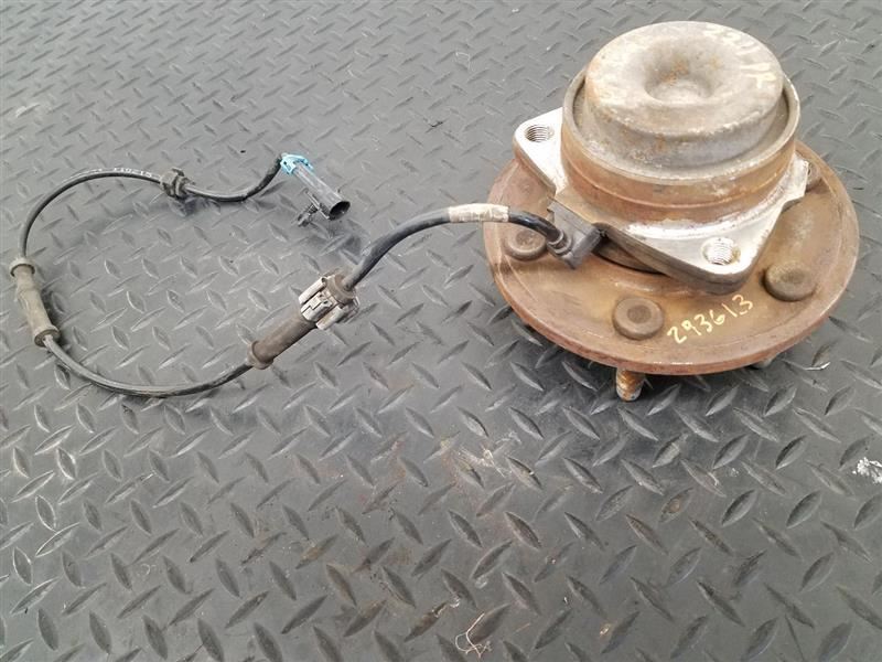 00-05 Chevrolet Tahoe 4x2 Front Hub Assembly OEM 15052444