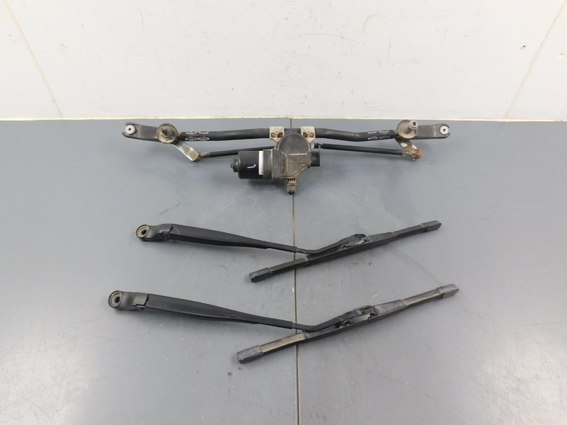 18 - 21 Jeep Wrangler JL Unlimited Rubicon Windshield Wiper Assembly #0943 X6