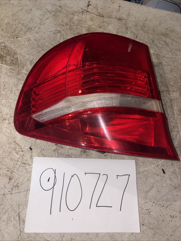 2007-10 BMW X5 RH Passenger Outer Quarter Tail Light OEM 7200820