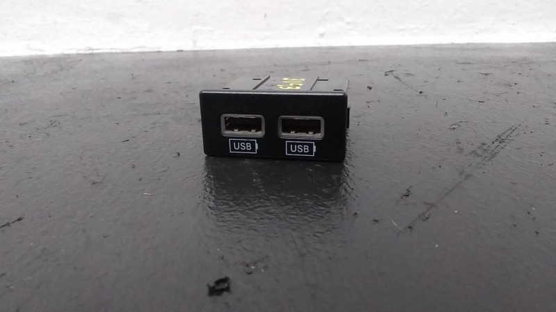 13-20 Dodge Caravan USB Port Media Hub OEM 68145567AB